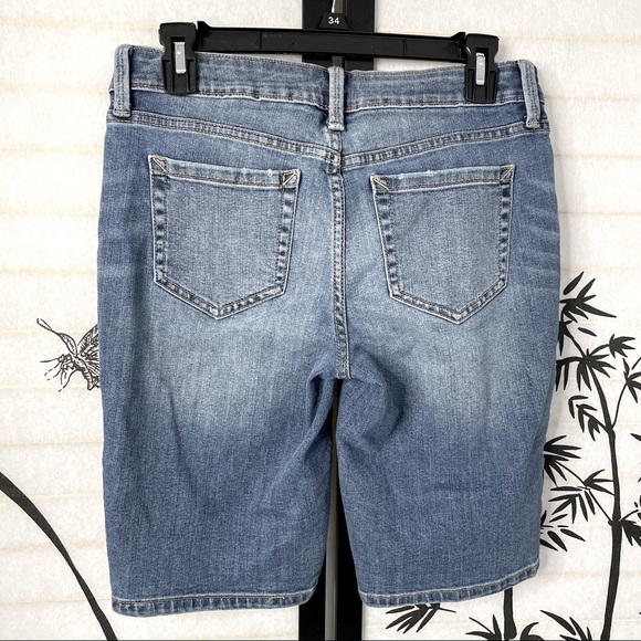 A.n.a. Ana Womens Denim Capri Pants Sz 4 Distressed Medium wash - Picture 2 of 5